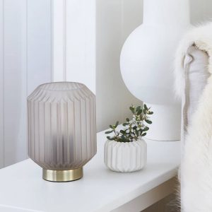 Stolní lampa Beacon Clancy, bílé skleněné stínidlo, výška 17 cm